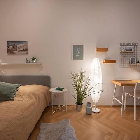 Cosy City Center Apartment Вена Экстерьер фото