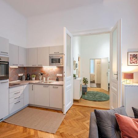 Cosy City Center Apartment Вена Экстерьер фото