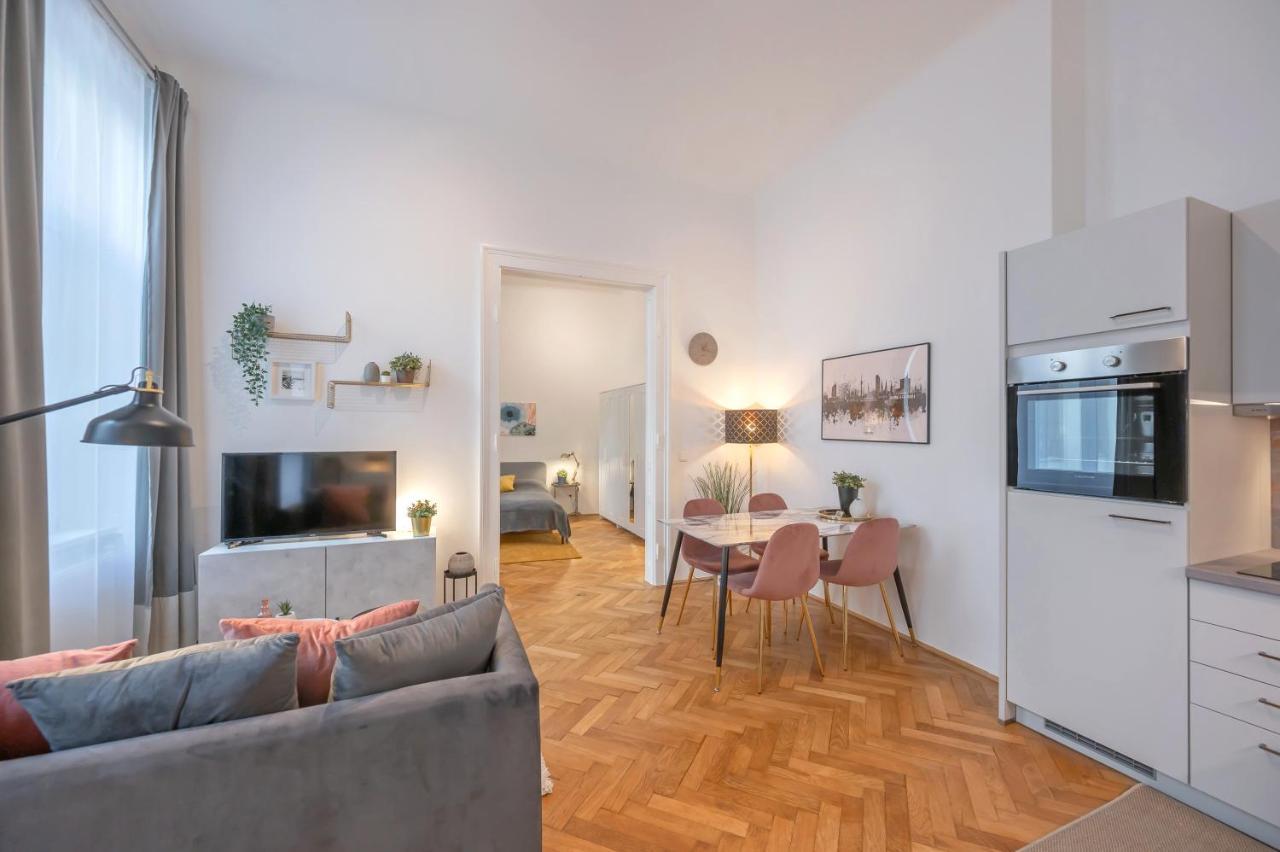 Cosy City Center Apartment Вена Экстерьер фото