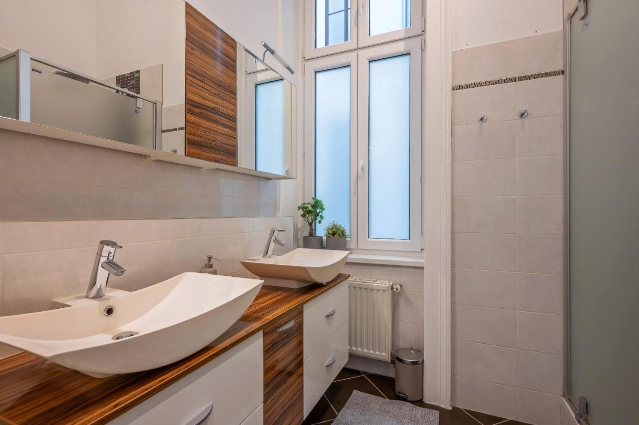 Cosy City Center Apartment Вена Экстерьер фото