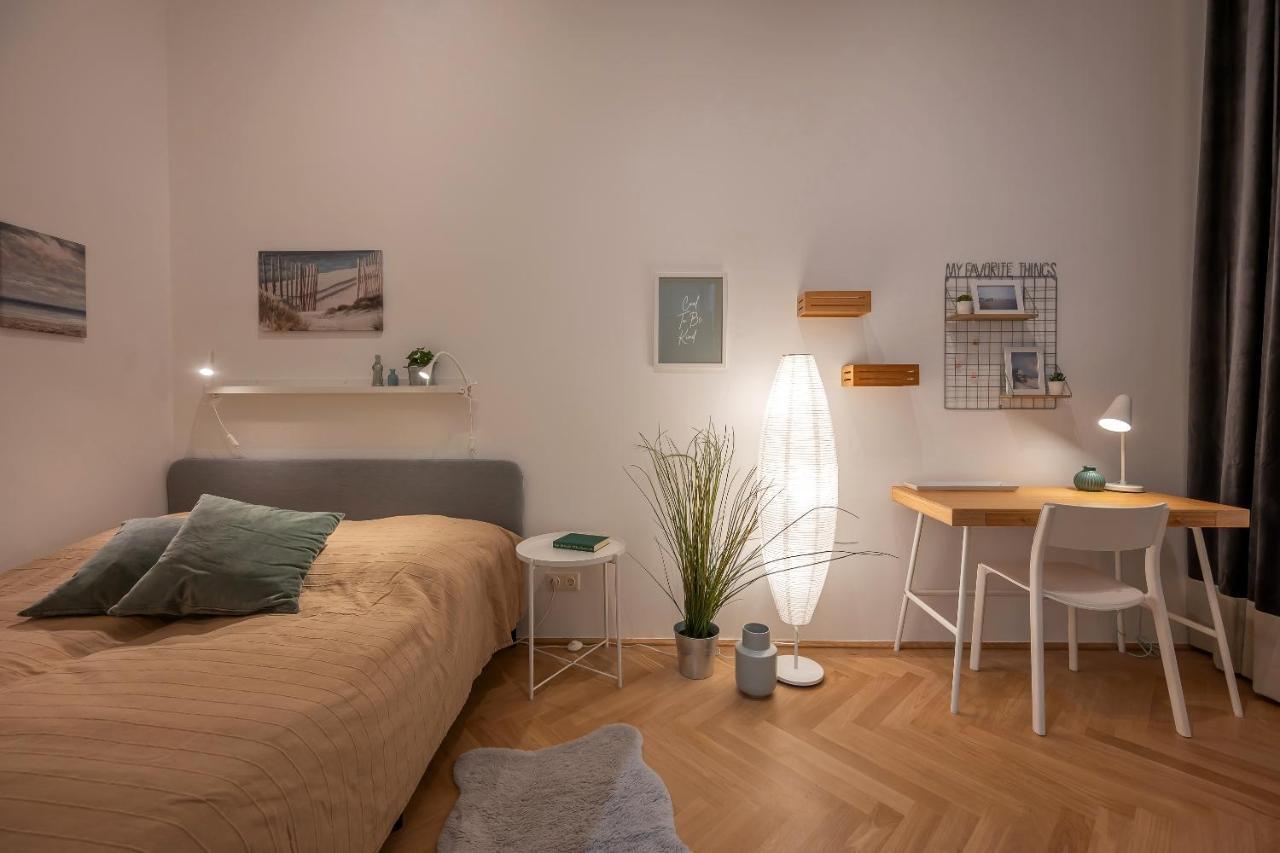 Cosy City Center Apartment Вена Экстерьер фото