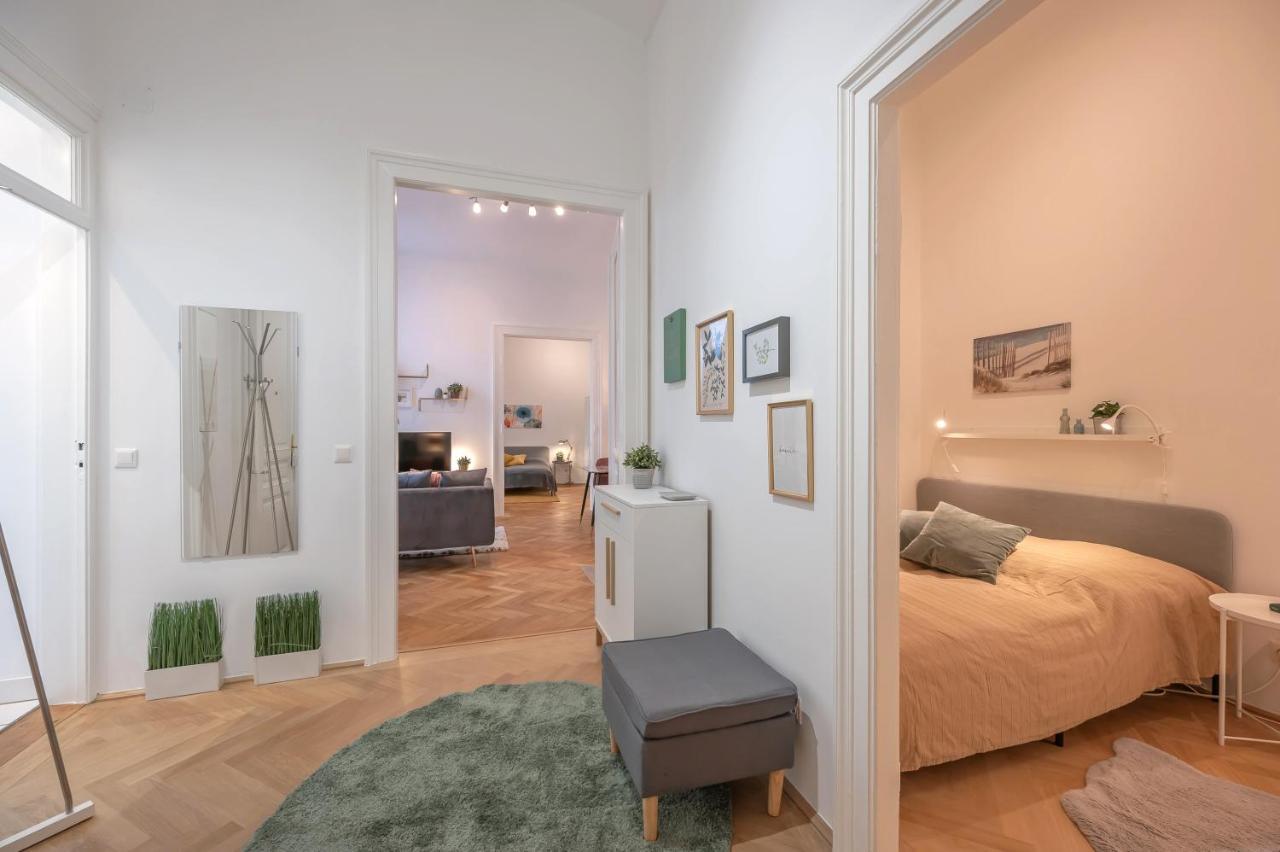 Cosy City Center Apartment Вена Экстерьер фото