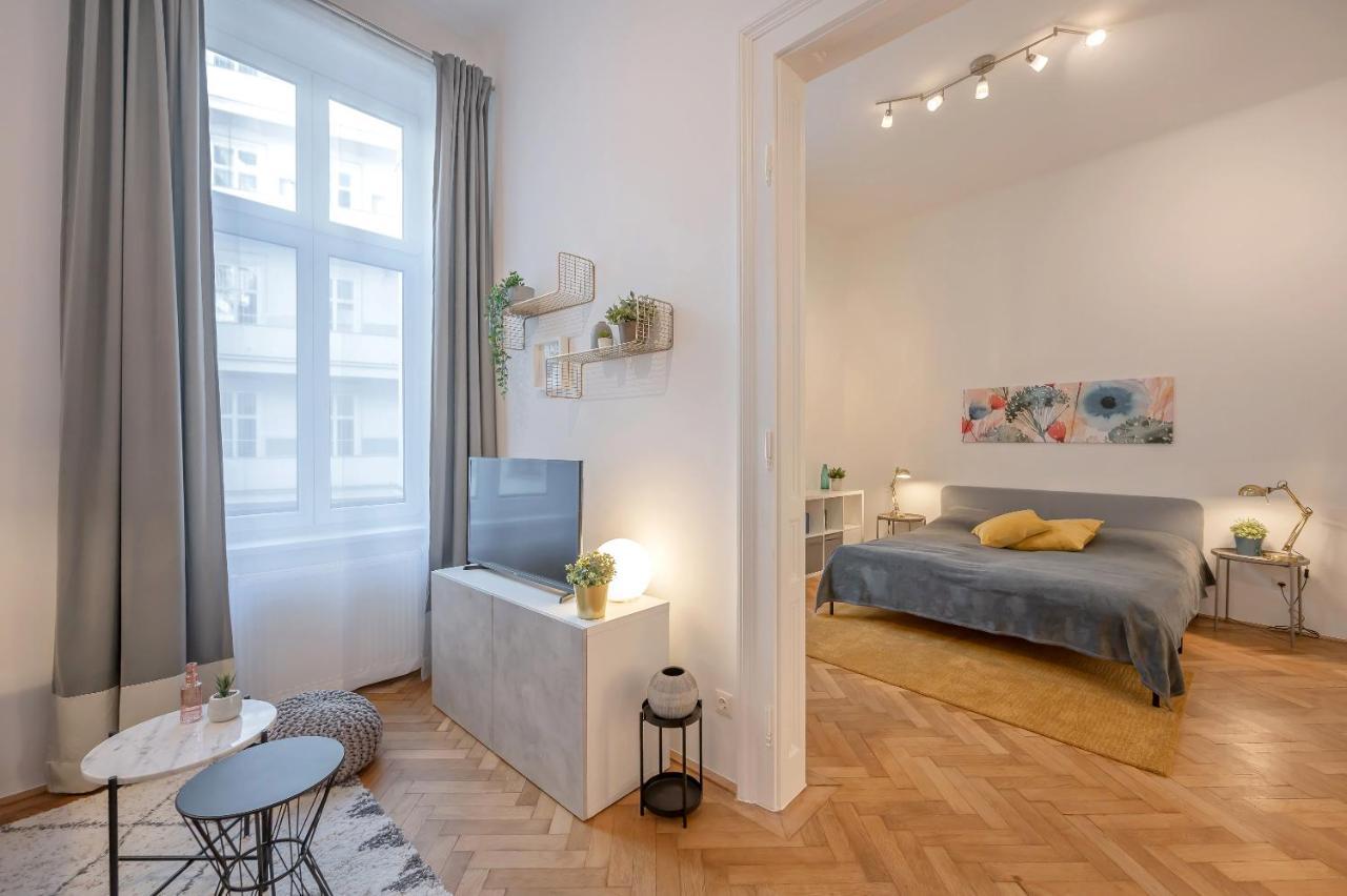 Cosy City Center Apartment Вена Экстерьер фото