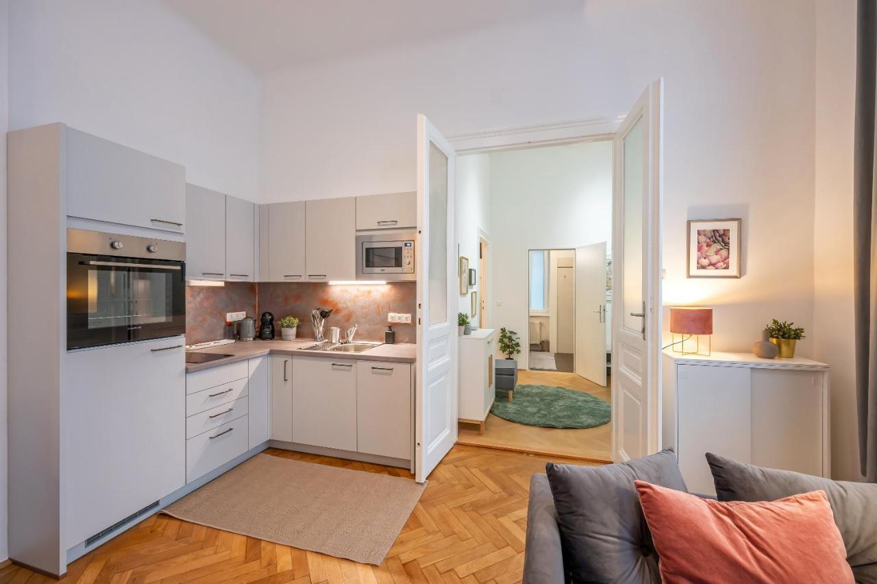 Cosy City Center Apartment Вена Экстерьер фото